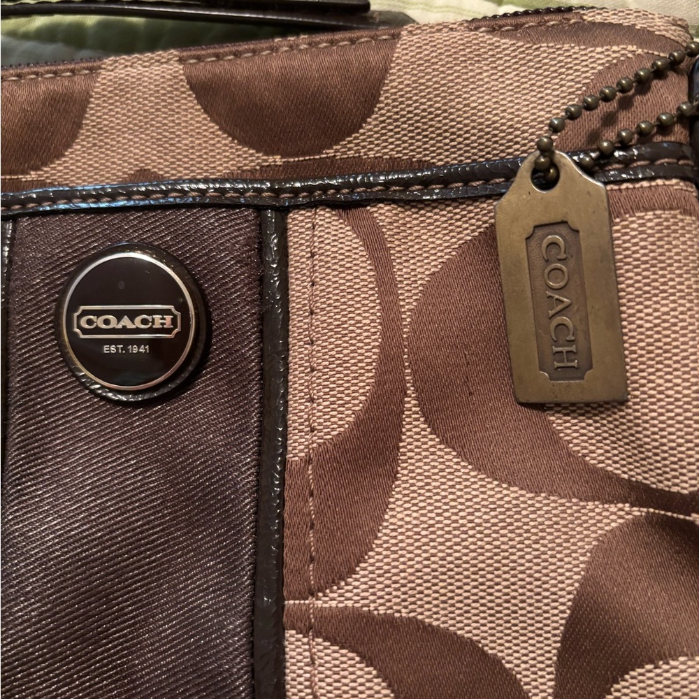 Coach brown and khaki signature swingpack crossbody - Like New - Picture 3 of 10